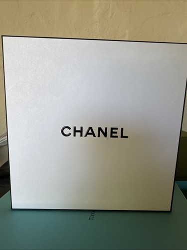 Chanel white gift box - chanel,