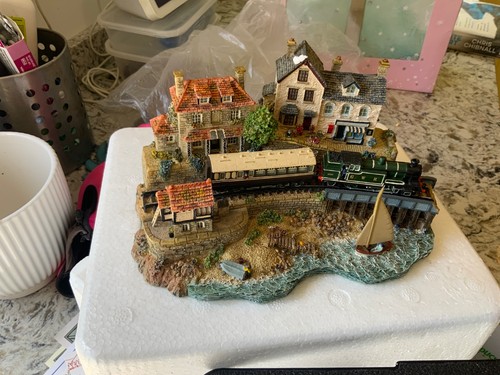 Danbury mint figurine seaside - mint,
