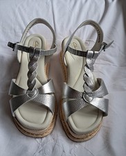 Clarks Signature Size 5 Contour Cushion Silver Strap Wedge Sandles