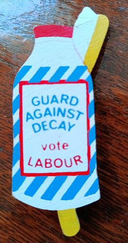 Fab vintage vote labour guard - fab,