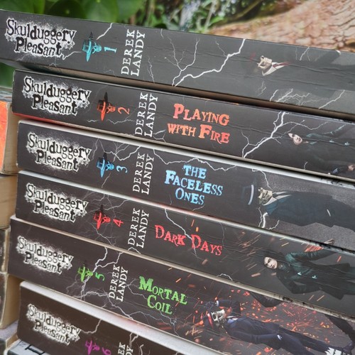 Skulduggery pleasant books - skulduggery,