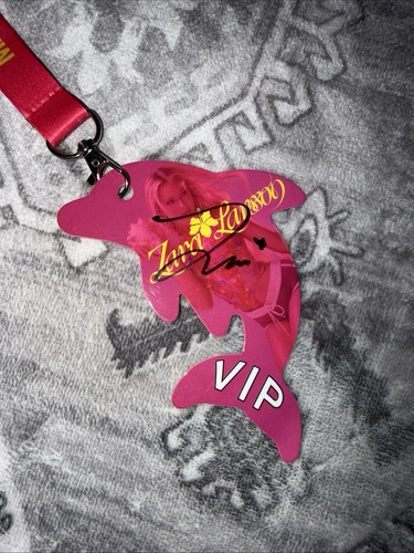 Authentic signed zara larsson - authentic,