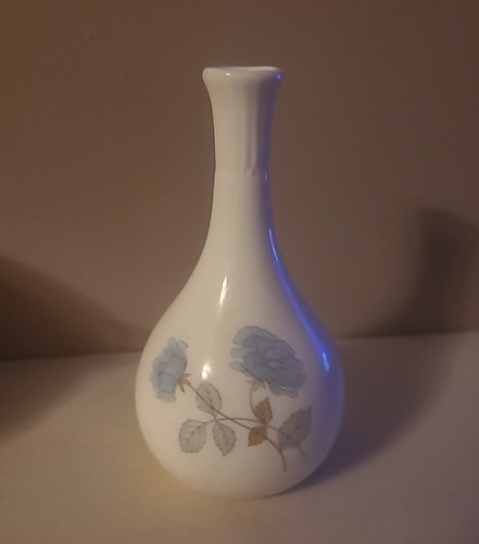 Wedgwood ice rose single bud - rose,