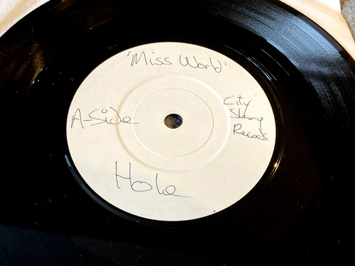 Hole 1994 white - 1994,