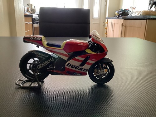 Minichamps ducati desmosedici - minichamps,