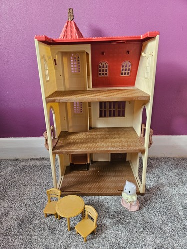 Sylvanian families red roof - families,