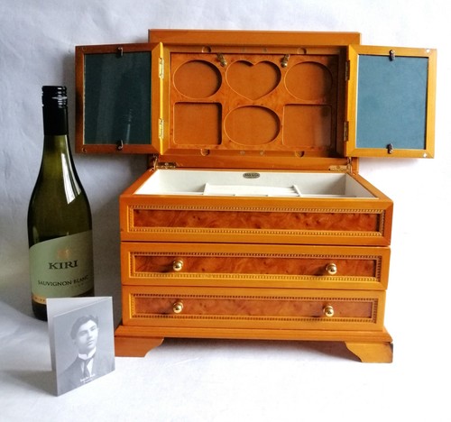 Large mele jewellery - box, with
