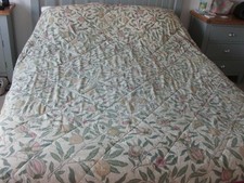 WILLIAM MORRIS SANDERSON BEDSPREAD FRUIT QUILTED PEACH & GREEN 102 X 79 INS