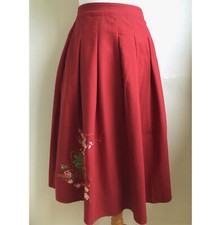 Red Full Embroidered skirt Small 10 12 Side seam pockets Pull on Folk Dirndl 