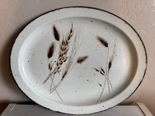 Vintage midwinter oval - midwinter, serving