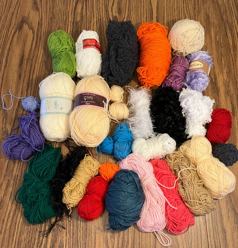 Assorted wool oddments - ,
