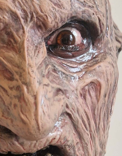 Life size bust freddy krueger - size,