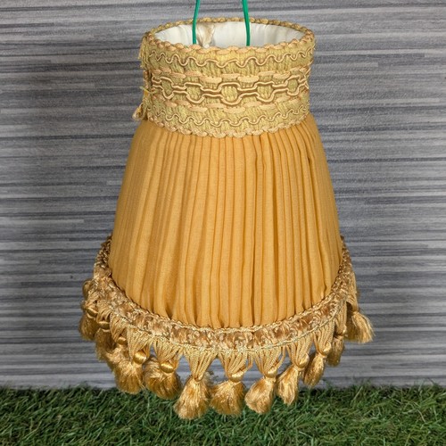 Small vintage pleated clip - vintage,