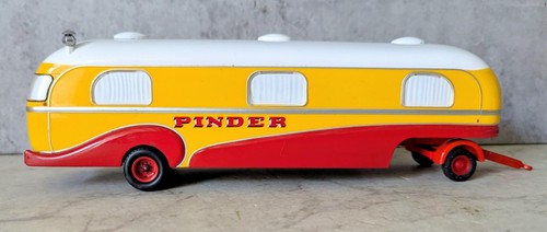Pinder circus trailer caravan - pinder,