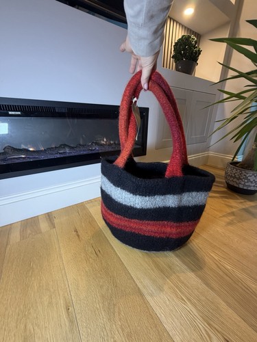 Handmade 100 wool - 100%, shoulder