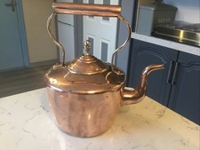A BEAUTIFUL LARGE ANTIQUE GEORGIAN ROUND COPPER KETTLE, CIRCA 1830.