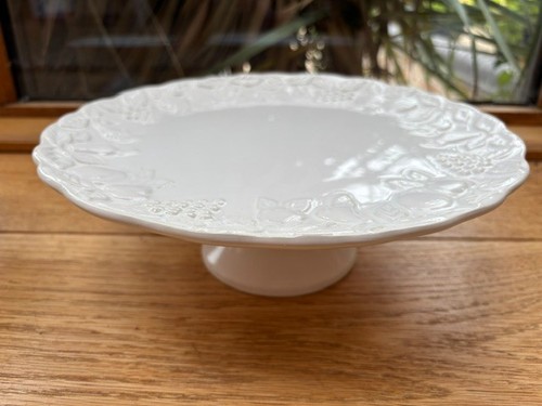 White ceramic pedestal - white,