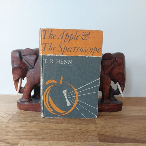 The apple and spectroscope - apple,