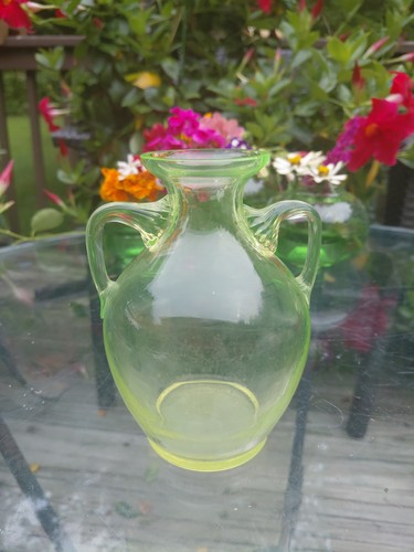 Vtg light green - light, style