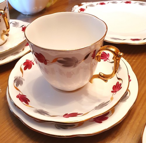 Roslyn tea trios - roslyn, cups