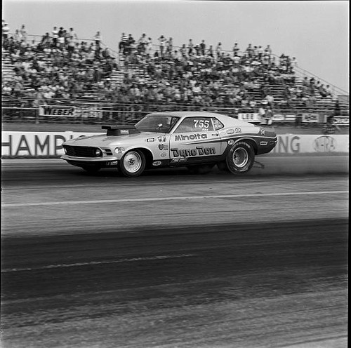 Motor racing ford - mustang, drag