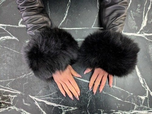 Fur fox cuffs - black, color