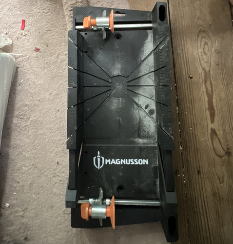 Magnusson adjustable mitre box - adjustable,