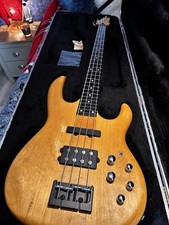 Carvin 4 String Fretless Bass