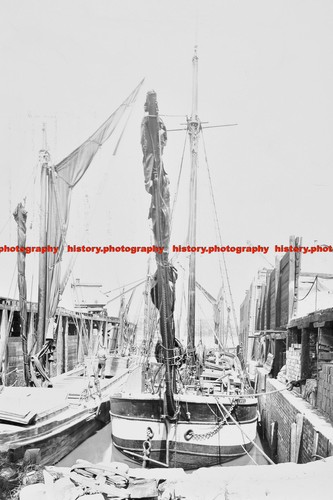 F001686 sailing barges - sailing,