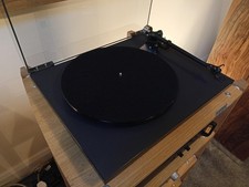 Rega Planar 6 Turntable with