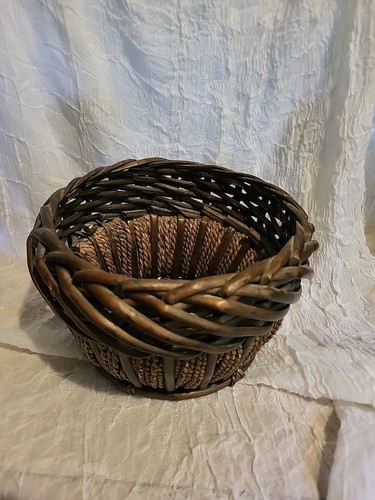Wicker weave basket - med, size