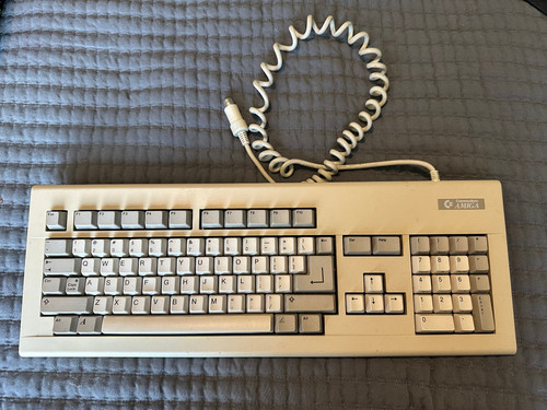 Commodore amiga keyboard a2000 - commodore,