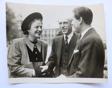 Gracie Fields And M.P. (?) 1940s / 50s Press / Publicity Photo, Original 5.5x8