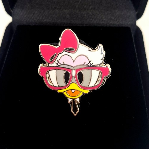 Disney daisy duck nerd rock - duck,