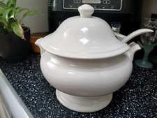 MAXWELL WILLIAMS LIDDED SOUP TUREEN WITH LADLE
