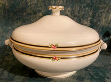 Wedgewood Clio fine bone china vegetable dish & lid. Rare 22ct Gold trim