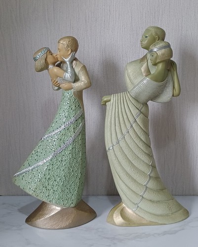 Pair parastone figurines - pair,