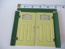 OLD METAL TIN DOLLS HOUSE
