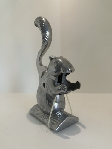 New squirrel nutcracker - new,