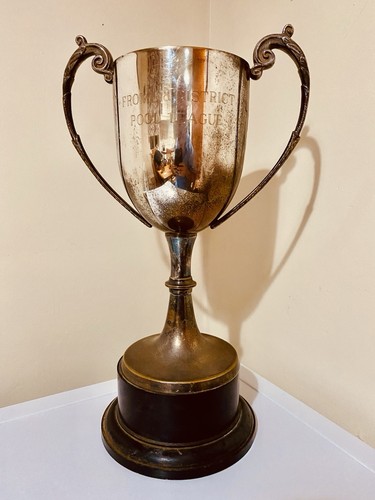 Big large silver trophy - 🏆,