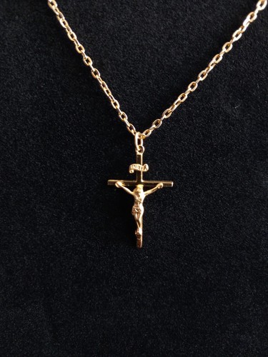 9ct gold crucifix - 9ct,