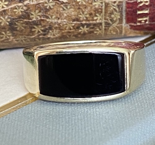 Gents 9ct gold onyx oblong - 9ct,