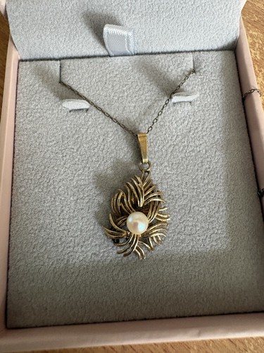 9ct gold and pearl pendant - pearl,