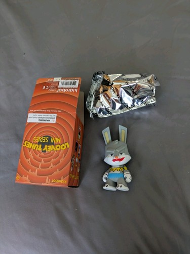 Kidrobot looney tunes mini - kidrobot,