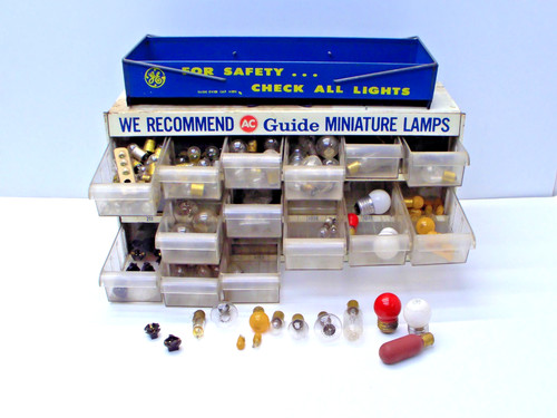 Vintage and metal auto - ge,