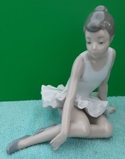Nao by Lladro #0147 "BALLERINA SITTING"