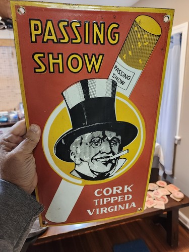 Porcelain passing show cork - show,