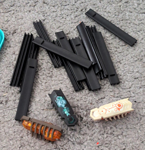 Hexbug nano track bug - &,