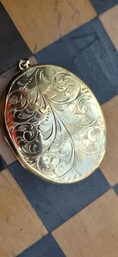 Large vintage 9ct gold oval - large,