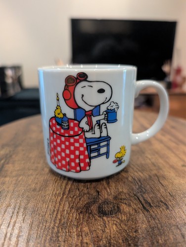 Peanuts mug features - , snoopy